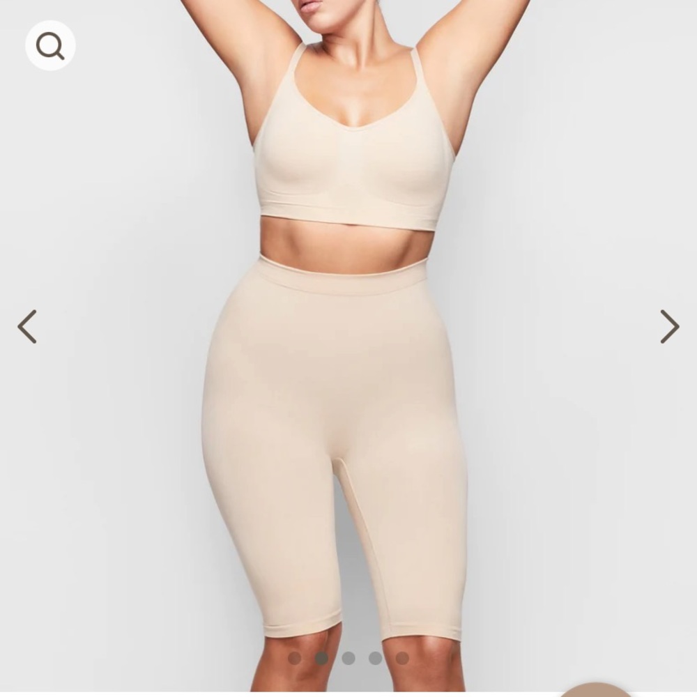 SKIMS SCULPTING SHORT ABOVE THE KNEE W/ OPEN GUSSET